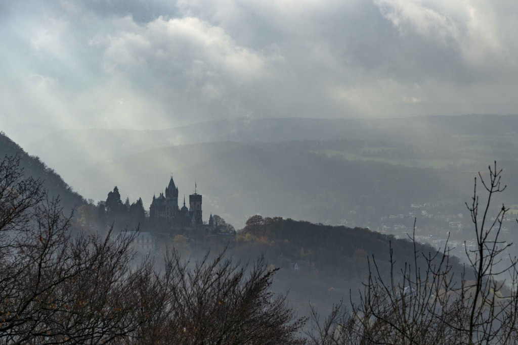 Blick auf die Drachenburg