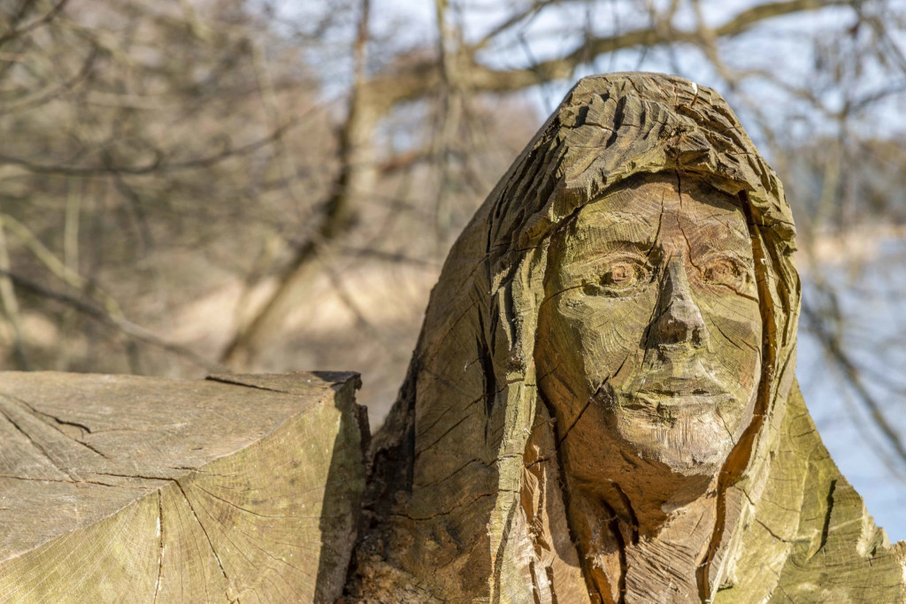 Frauenfigur am Dobbertiner See