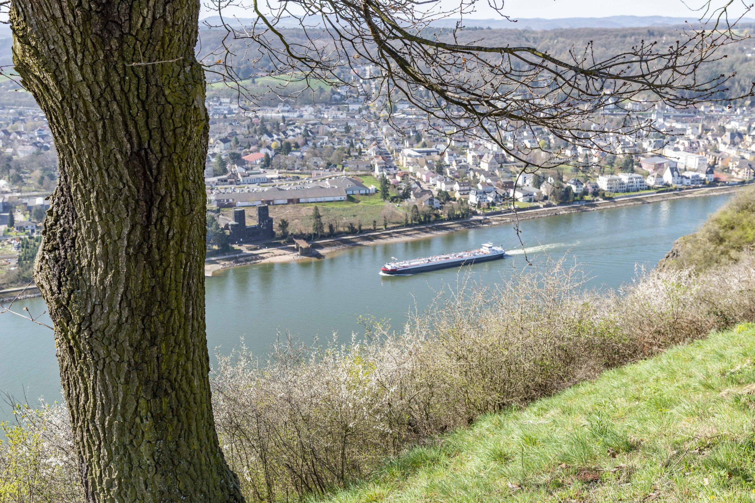 Blick auf die Reste der Brücke von Remagen