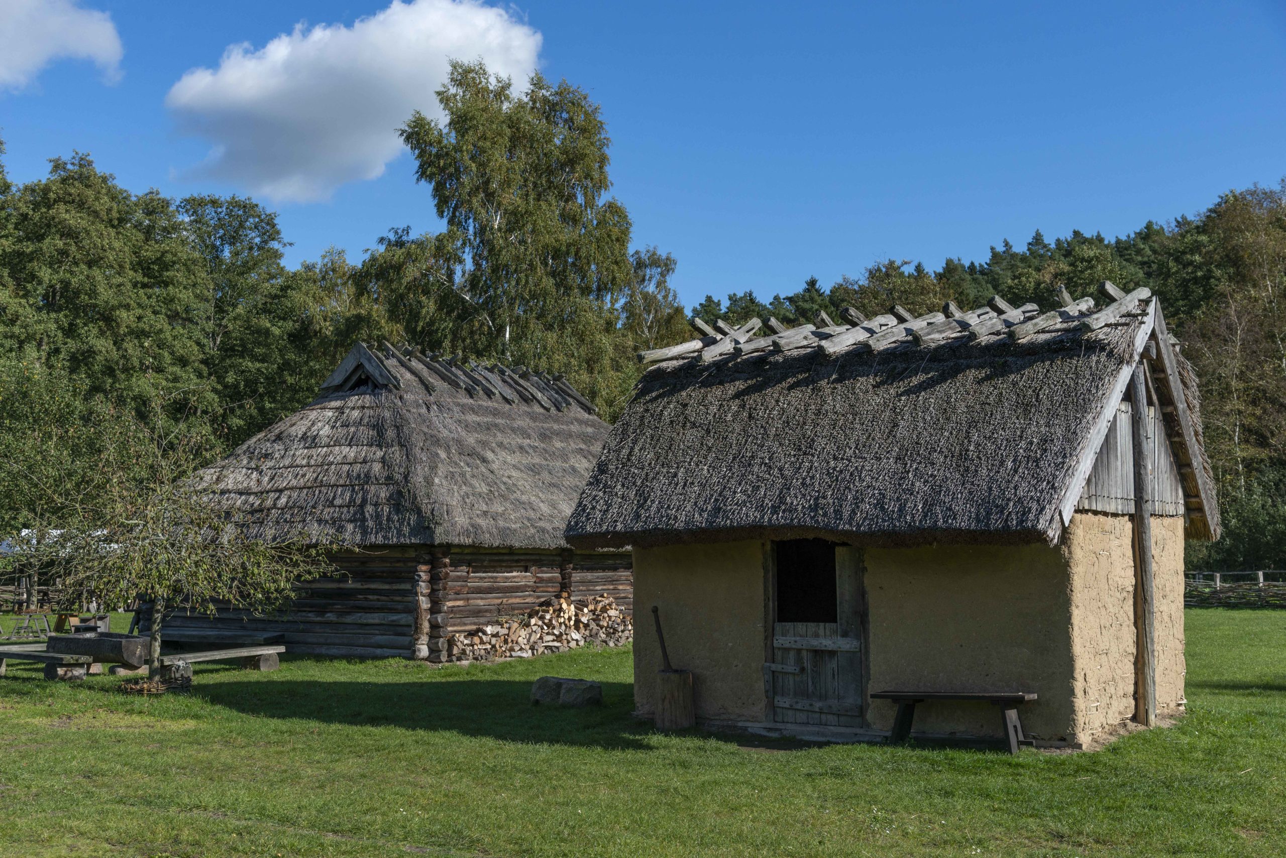 Häuschen im Slawendorf in Groß Raden