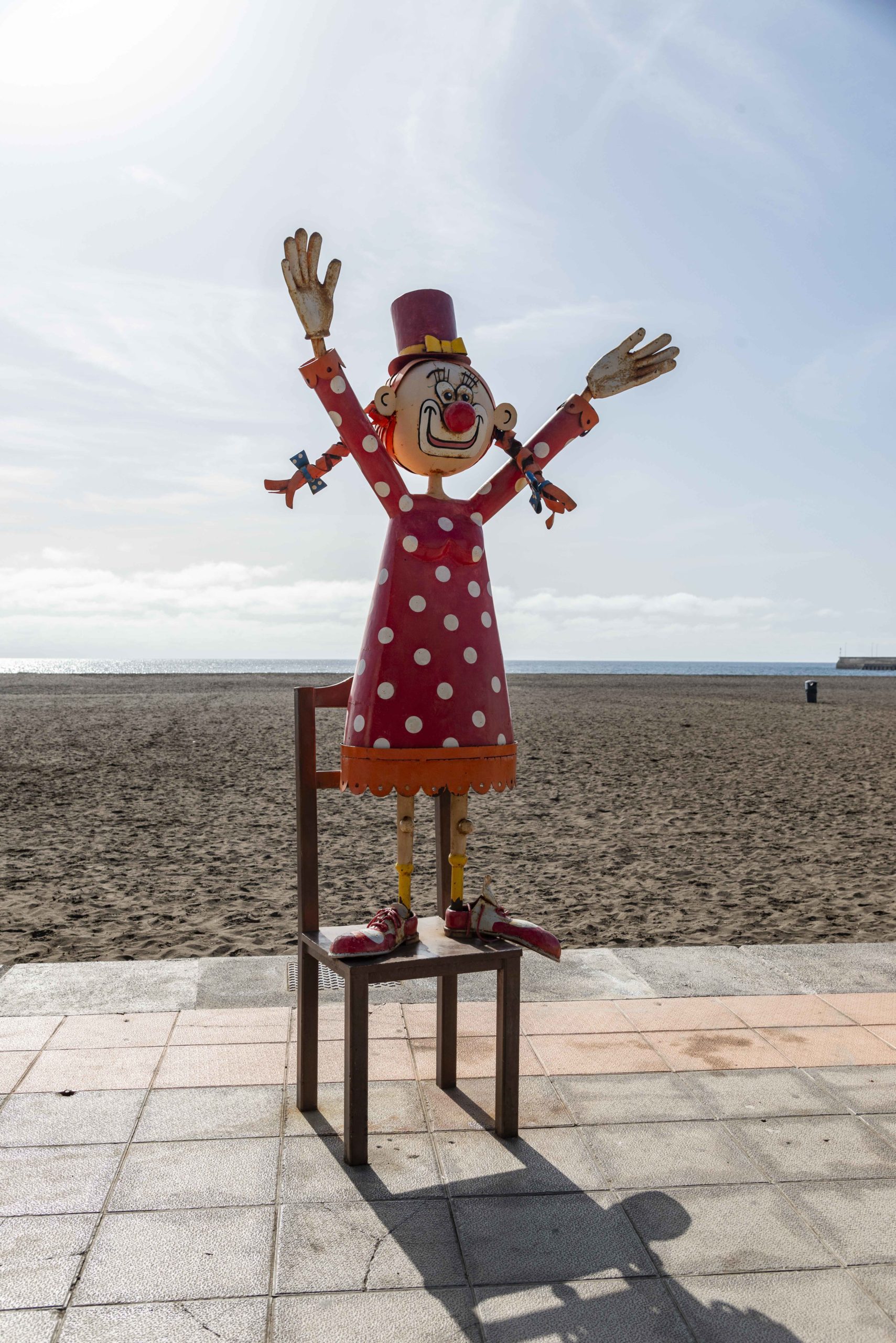 Clownfigur am Strand von Gran Tarajal