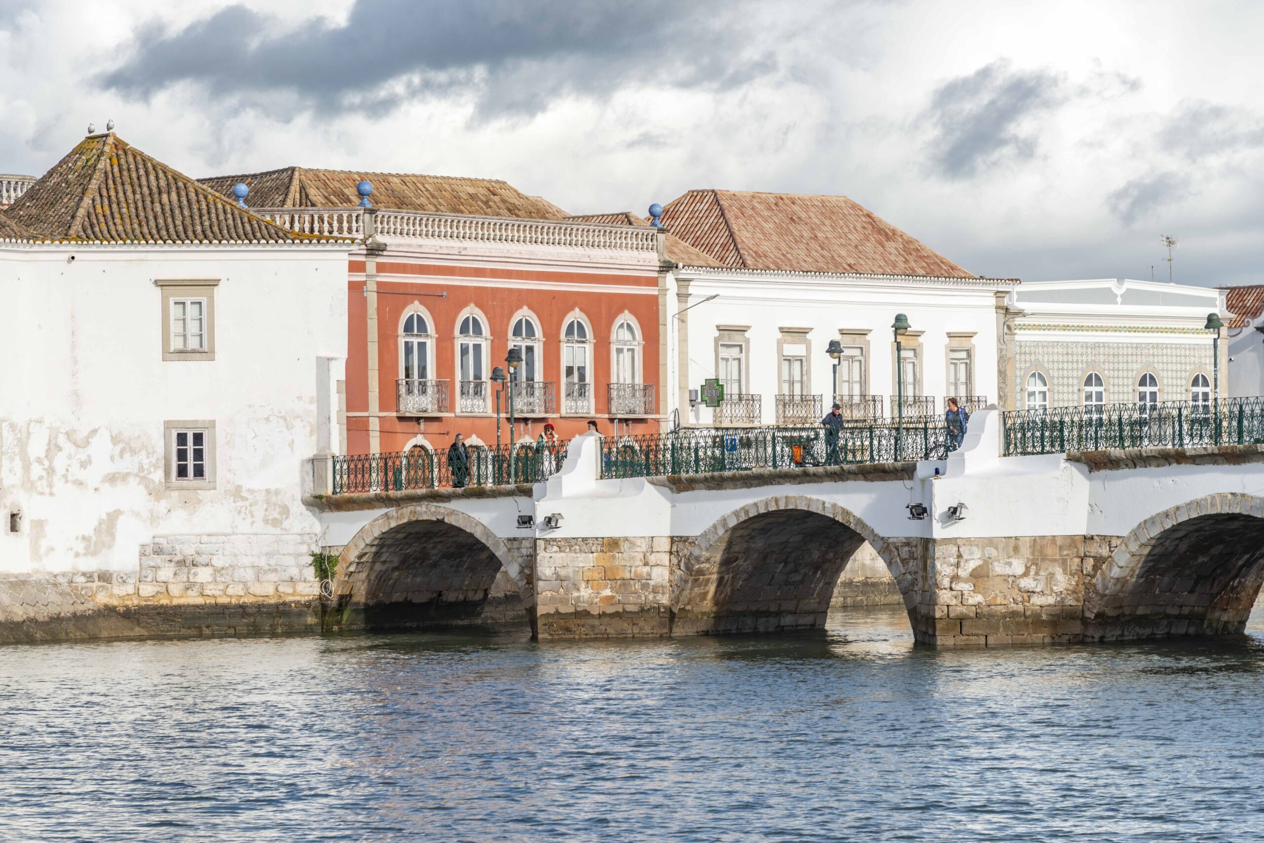 Blick auf Fußgängerbrücke