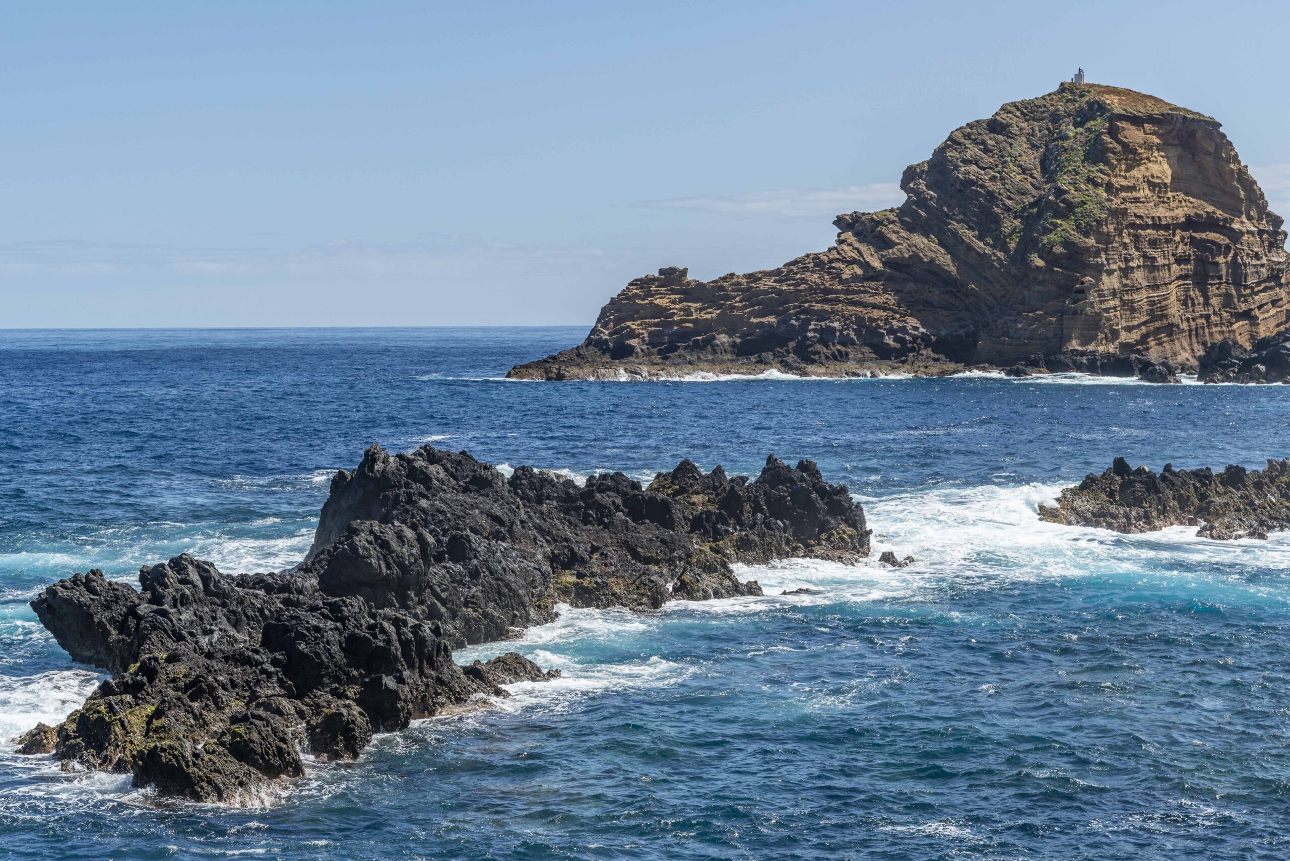 Blick von der Meerespromenade in Porto Moniz